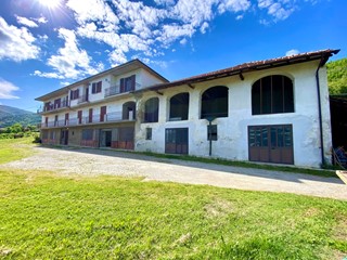 Casa Indipendente in Vendita a Gorzegno, 460'000€, 324 m², con Box