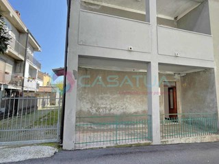 Casa Semi Indipendente in Vendita a Silvi, zona Silvi Paese, 120'000€, 137 m²