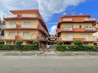 Appartamento in Vendita a Silvi, zona Zona Sud, 129'000€, 65 m², con Box