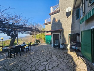 Casa Semi Indipendente in Vendita a Fosdinovo, zona Paghezzana, 280'000€, 294 m², con Box