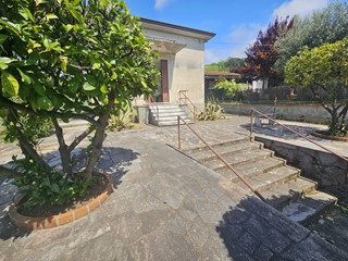 Casa Indipendente in Vendita a Castelnuovo Magra, zona Palvotrisia, 70'000€, 108 m²