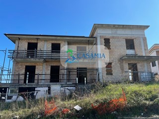 Casa Indipendente in Vendita a Massignano, 350'000€, 525 m²