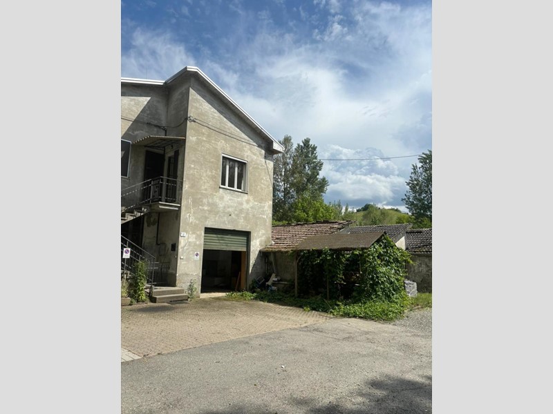 Casa Indipendente in Vendita a Fornovo di Taro, 85'000&euro;, 140 m²