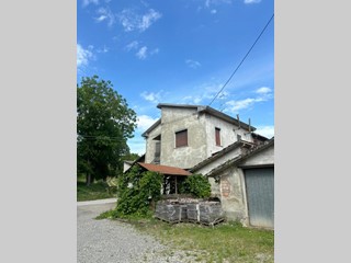 Casa Indipendente in Vendita a Fornovo di Taro, 85'000&euro;, 140 m²
