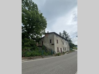 Casa Indipendente in Vendita a Terenzo, zona Boschi Di Bardone, 27'000&euro;, 120 m²