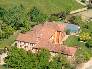 Casa Indipendente in Vendita a San Damiano d'Asti, zona Lavezzole, 6'500'000&euro;, 13690 m²