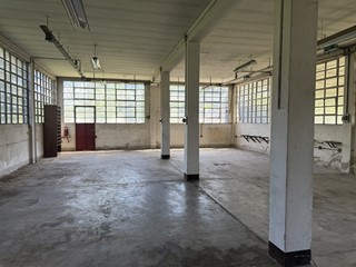Magazzino in Affitto a Arona, 1'000€, 155 m²