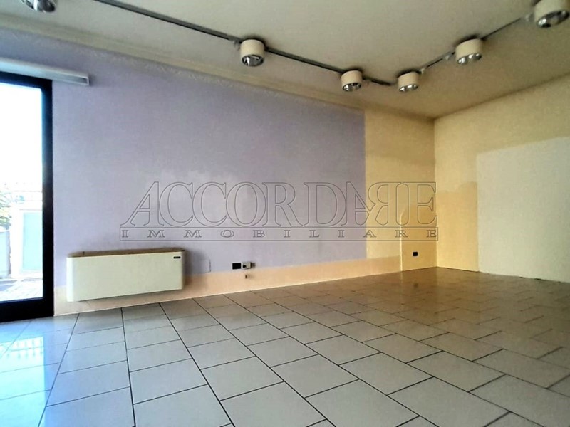 Immobile commerciale in Affitto a Mestrino, 800€, 80 m²
