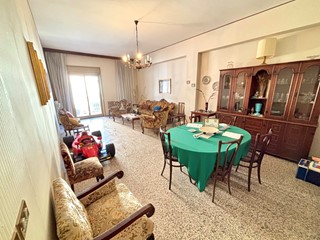 Appartamento in Vendita a Misterbianco, zona Centro, 120'000€, 170 m², con Box