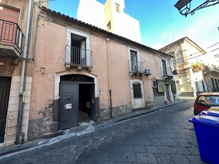 Casa Indipendente in Vendita a Misterbianco, zona Centro, 155'000€, 160 m²