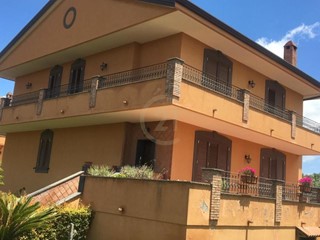 Villa bifamiliare in Vendita a Mascalucia, zona Apollo 13, 479'000€, 390 m²