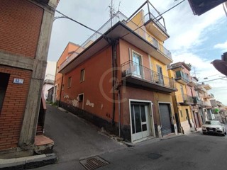 Casa Indipendente in Vendita a Motta Sant'Anastasia, zona Centro, 59'000€, 77 m²