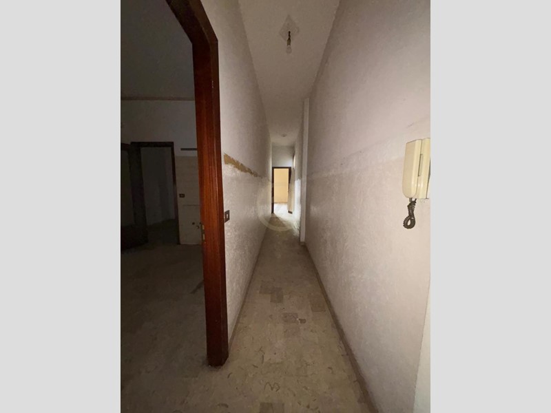 Trilocale in Vendita a Misterbianco, zona Centro, 70'000€, 110 m²