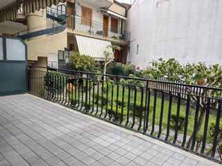 Bilocale in Vendita a Acireale, zona Santa Tecla, 149'000€, 53 m², arredato, con Box