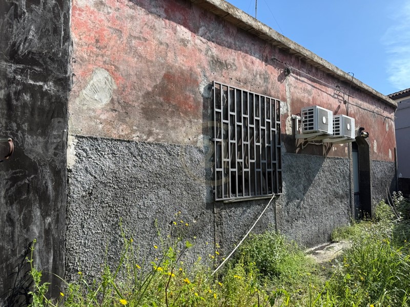 Villa in Vendita a Acireale, zona Guardia, 170'000€, 250 m²