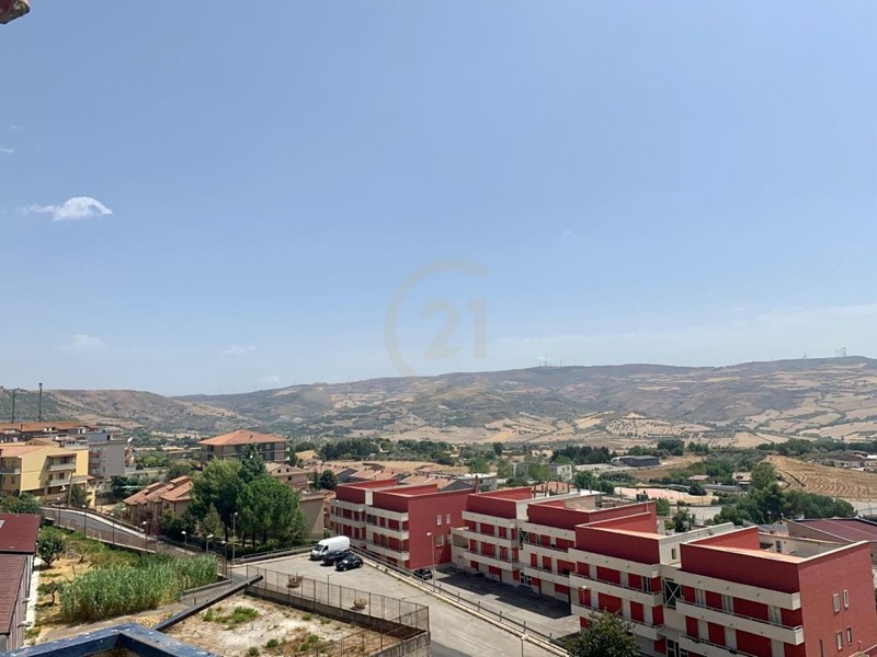 Quadrilocale in Vendita a Vizzini, zona Centro, 110'000€, 116 m², arredato, con Box