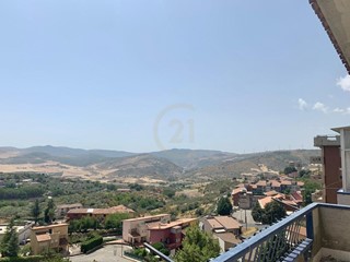 Quadrilocale in Vendita a Vizzini, zona Centro, 110'000€, 116 m², arredato, con Box