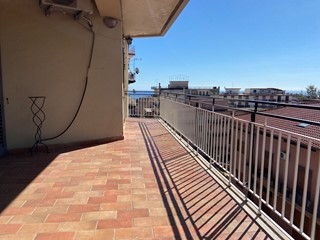 Appartamento in Vendita a Acireale, zona Semicentro, 159'000€, 150 m², con Box