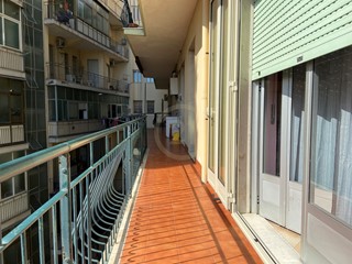 Trilocale in Vendita a Acireale, zona Centro, 136'000€, 90 m², con Box