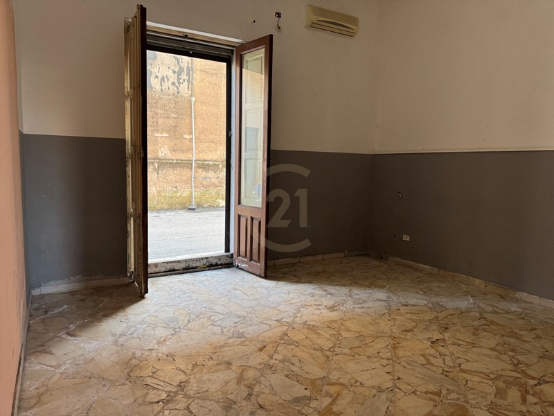 Casa Indipendente in Vendita a Acireale, zona Scillichenti, 65'000€, 70 m², con Box