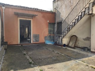 Casa Indipendente in Vendita a Acireale, zona Aciplatani, 99'000€, 90 m²