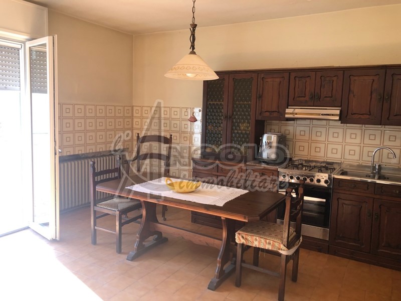 Appartamento in Vendita a Stienta, 95'000€, 140 m²