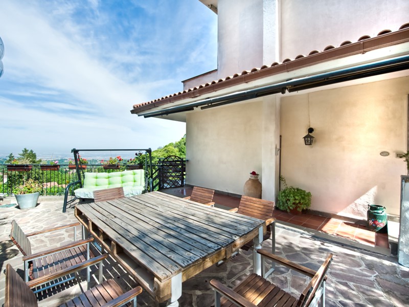 Casa Indipendente in Vendita a Rocca di Papa, 350'000€, 200 m², con Box