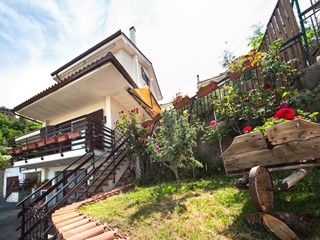 Casa Indipendente in Vendita a Rocca di Papa, 350'000€, 200 m², con Box