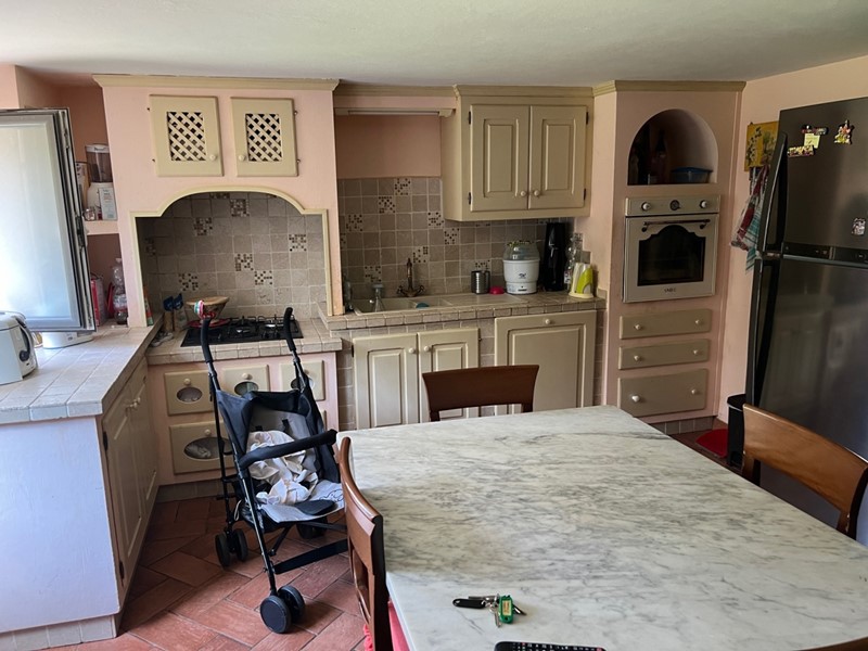 Villa in Vendita a Montemurlo, zona Bagnolo, 380 m², con Box