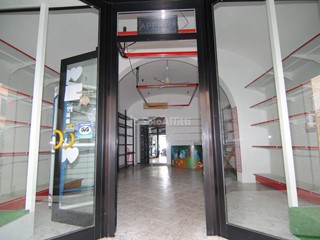 Capannone in Affitto a Livorno, zona Antignano - Banditella - Ardenza, 1'000€, 70 m²