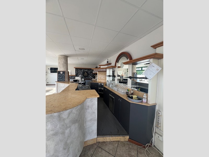 Attività commerciale in Affitto a Truccazzano, zona Albignano, 1'300€, 90 m², arredato