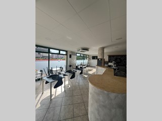 Attività commerciale in Affitto a Truccazzano, zona Albignano, 1'300€, 90 m², arredato