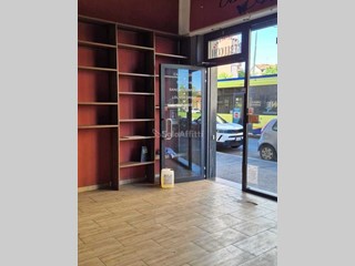 Capannone in Affitto a Torino, zona Borgata Lesna, 450€, 65 m²