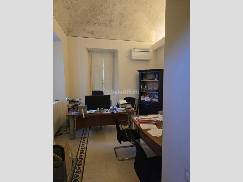 Ufficio in Affitto a Pescara, zona Porta Nuova, 1'200€, 100 m²