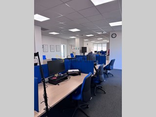 Ufficio in Affitto a Pescara, zona Tribunale Nuovo, 3'000€, 300 m²