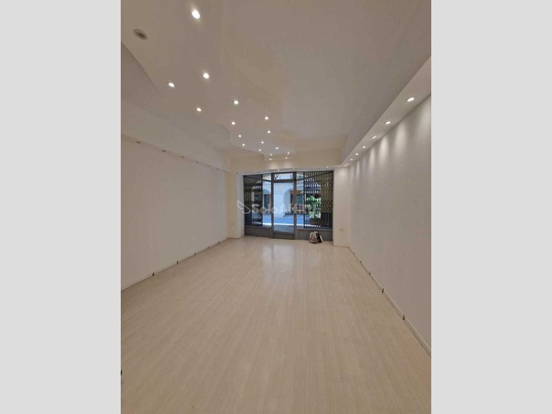 Capannone in Affitto a Ciriè, zona Centro Storico, 1'200€, 55 m²