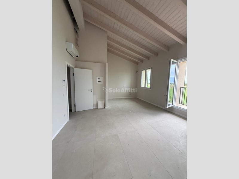 Bilocale in Affitto a Modena, 950&euro;, 75 m²