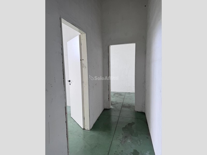 Capannone in Affitto a Miglianico, zona Contrada Cerreto, 2'200&euro;, 700 m²