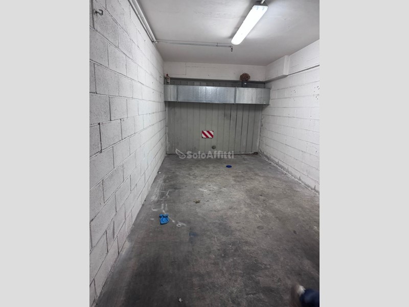 Box in Affitto a Pescara, zona Piazza Salotto, 280€, 16 m²