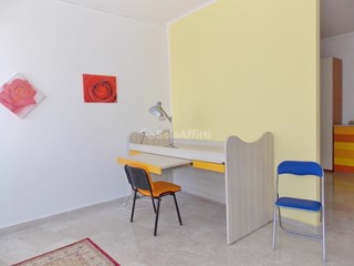 Stanza in Affitto a Catanzaro, zona Centro, 165&euro;, 130 m², arredato
