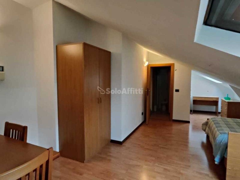 Monolocale in Affitto a Pavia, zona Stazione, 460€, 35 m², arredato