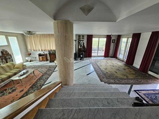 Casa Indipendente in Affitto a Cerreto Guidi, 2'200€, 400 m²