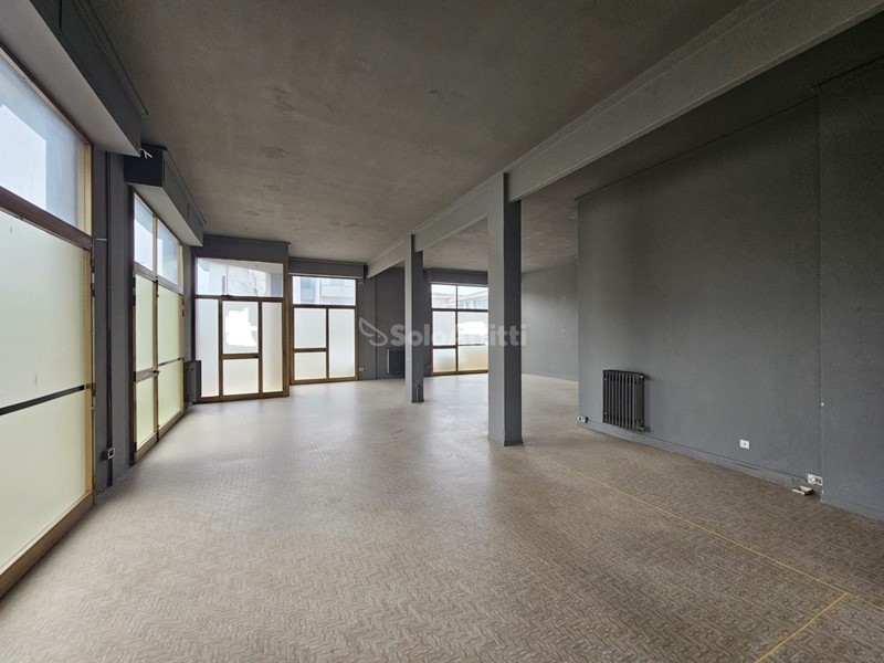Capannone in Affitto a Castelfranco di Sotto, 1'200€, 200 m²