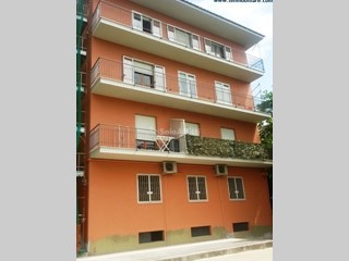 Ufficio in Affitto a Caserta, zona Ferrarecce, 800€, 200 m², con Box