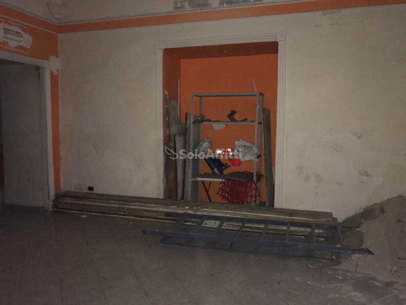 Capannone in Affitto a Caserta, zona Centro, 900€, 75 m²