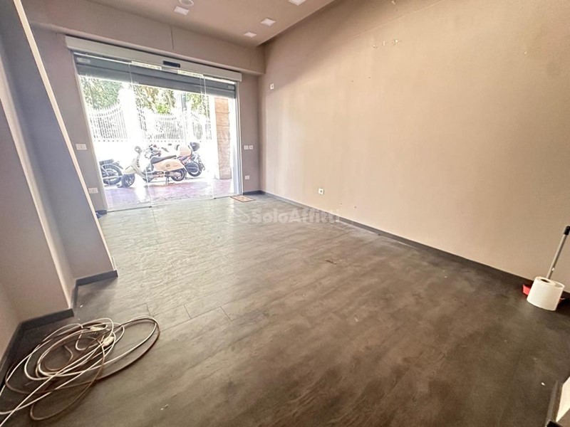 Capannone in Affitto a Caserta, zona Centro, 800€, 30 m²