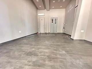 Capannone in Affitto a Caserta, zona Centro, 800€, 30 m²