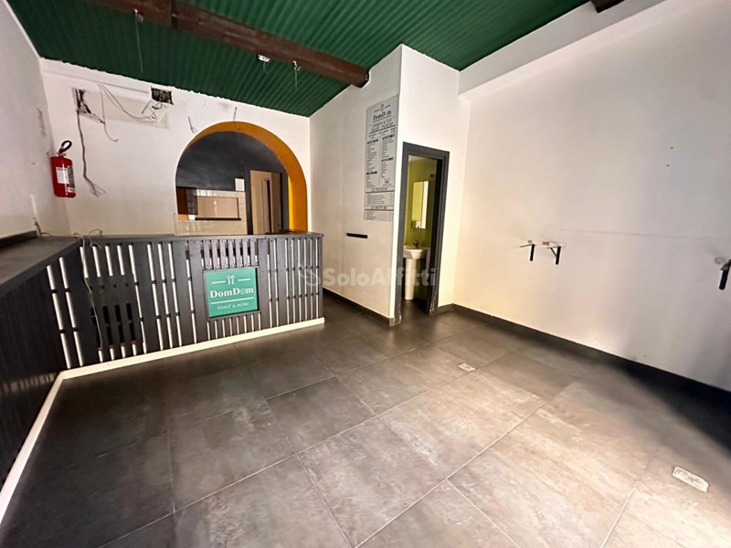 Capannone in Affitto a Caserta, zona Centro storico, 500€, 65 m²