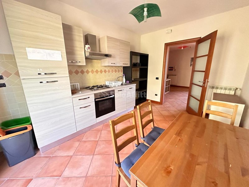 Stanza in Affitto a Caserta, zona San Benedetto, 320€, 130 m², arredato