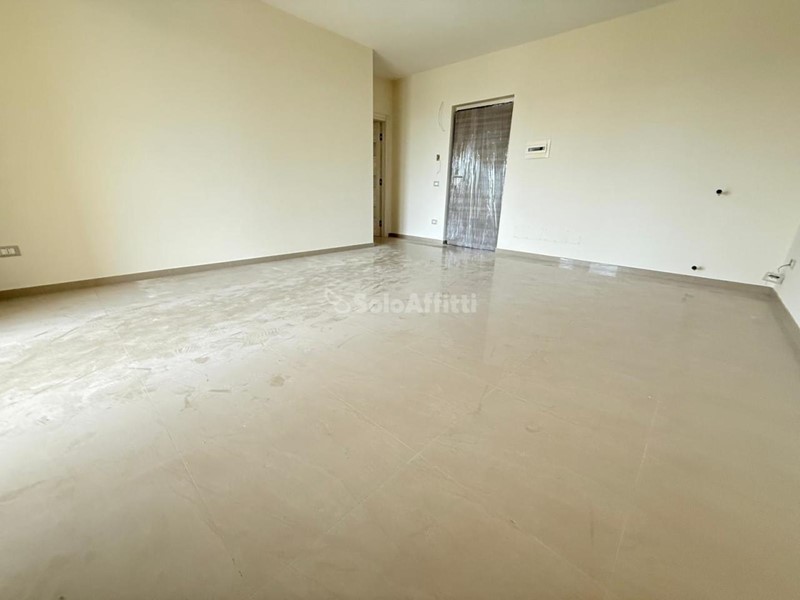Ufficio in Affitto a Maddaloni, 2'000€, 300 m²